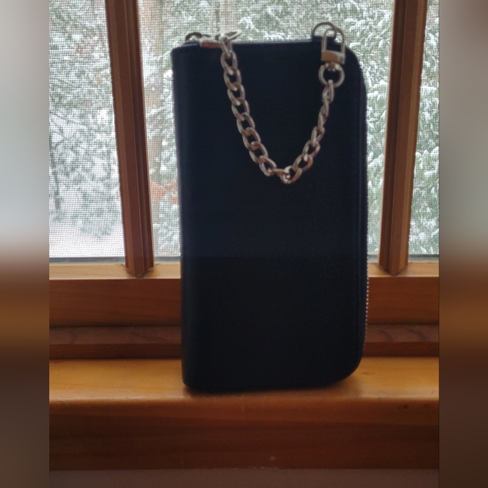Vera Pelle Black Leather Phone Case with Chain - Picture 7 of 8